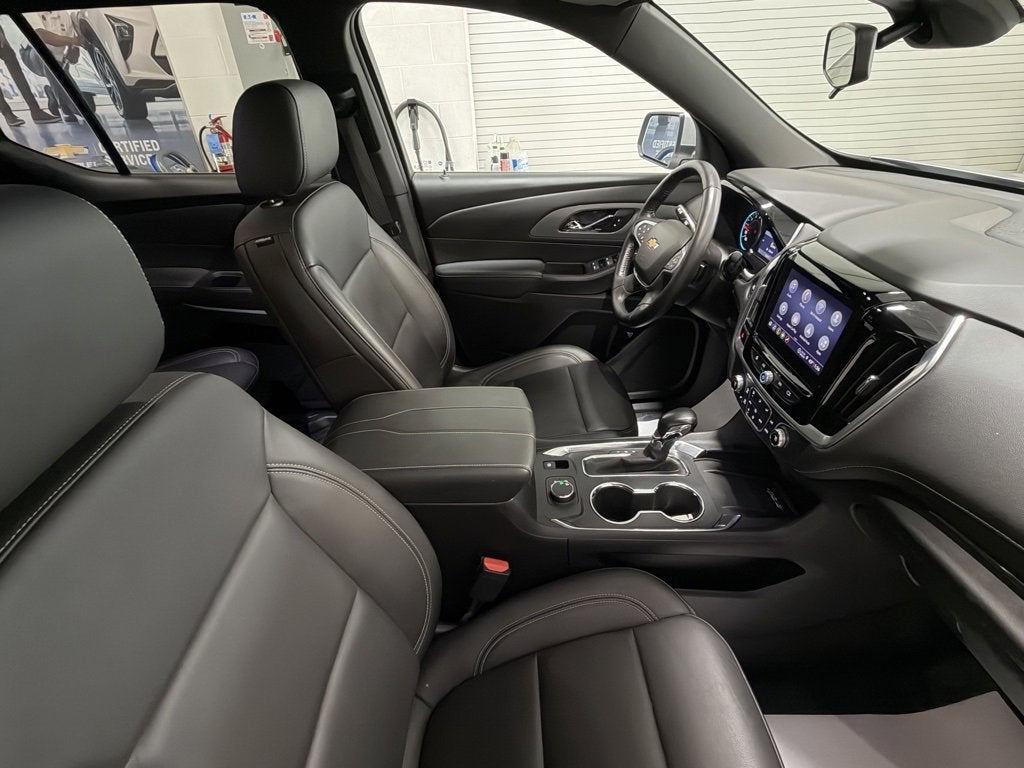 2022 Chevrolet Traverse LT Leather