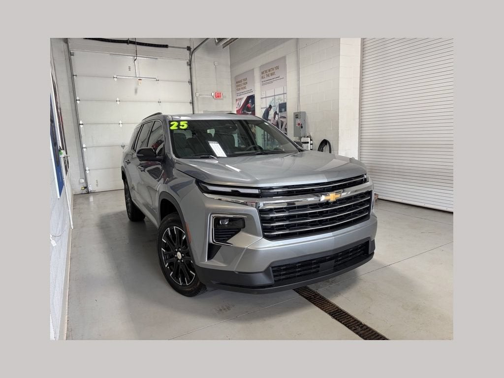 2025 Chevrolet Traverse LT