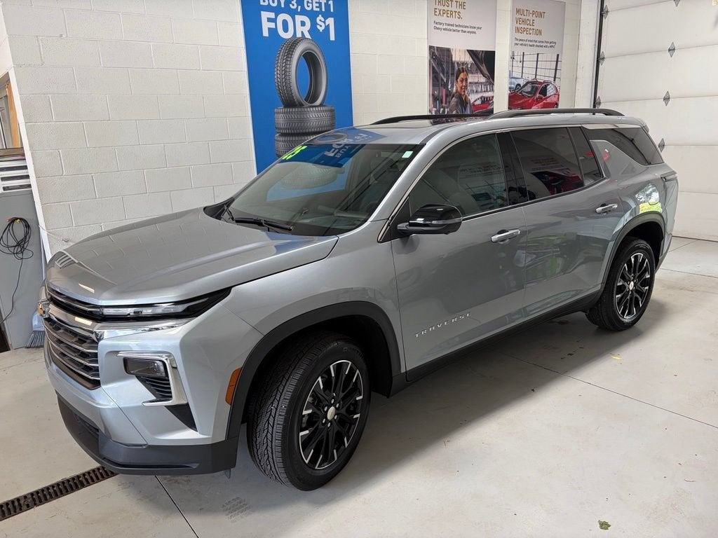 2025 Chevrolet Traverse LT