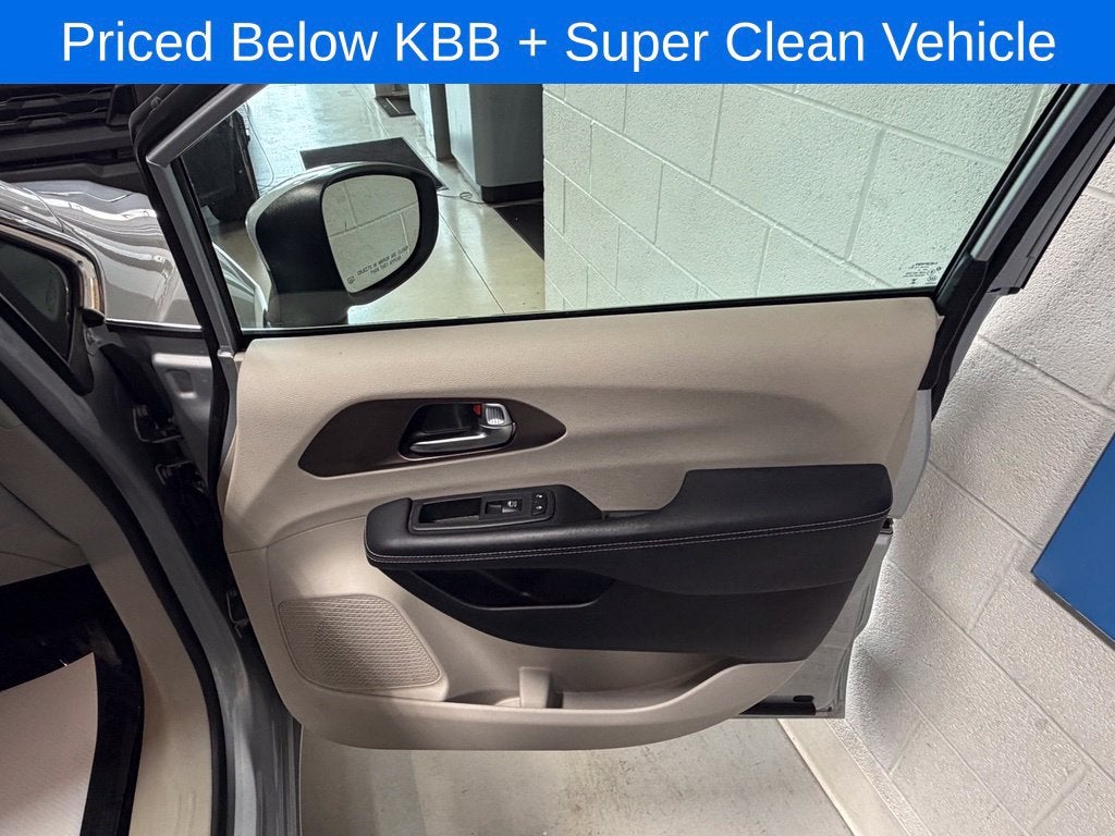 2023 Chrysler Voyager LX