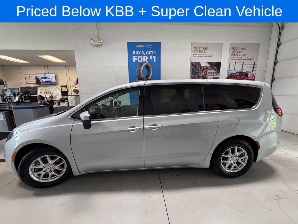 2023 Chrysler Voyager LX