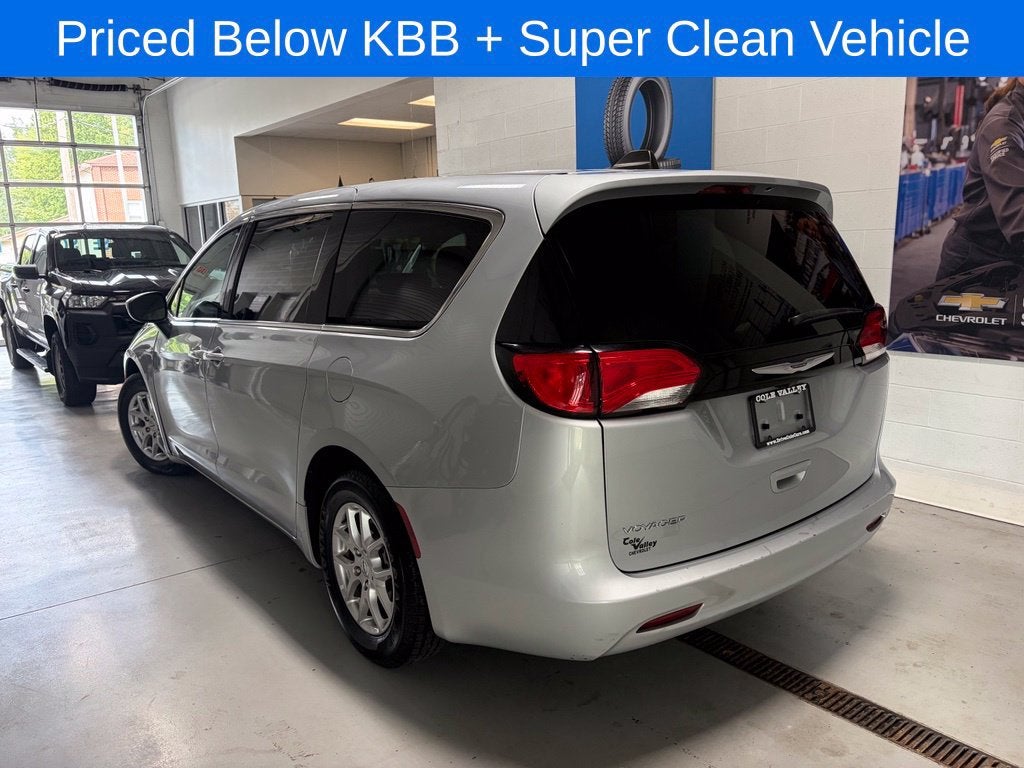 2023 Chrysler Voyager LX