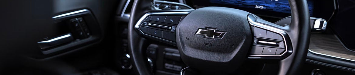The steering emblem on the 2025 Chevrolet Tahoe in Newton Falls, OH